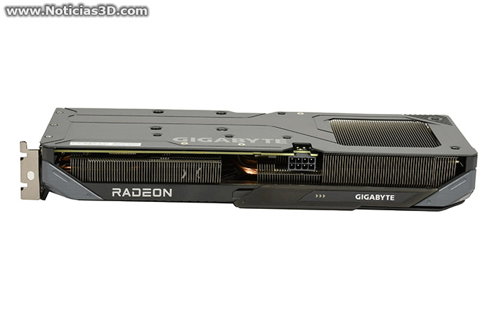 GIGABYTE AMD RADEON RX 9060 XT GAMING OC 16 GB Foto del lateral de la GPU